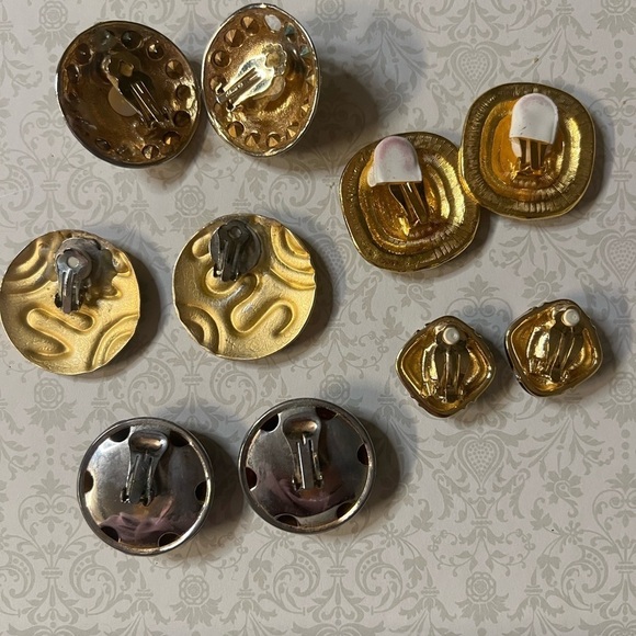 Vintage bundle of CLIP ON EARRINGS. Includes 5 pair. EUC - Picture 7 of 7
